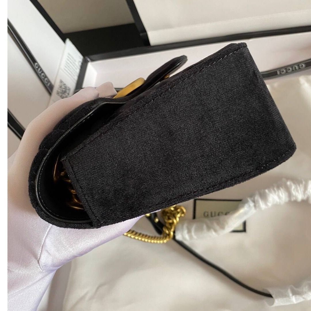 GG Marmont Velvet Schwarz 26 cm – Bild 4