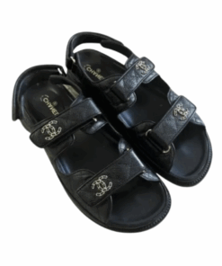 Schwarz mit silbernen Details