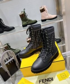 Alternative view of Rockoko Schwarz