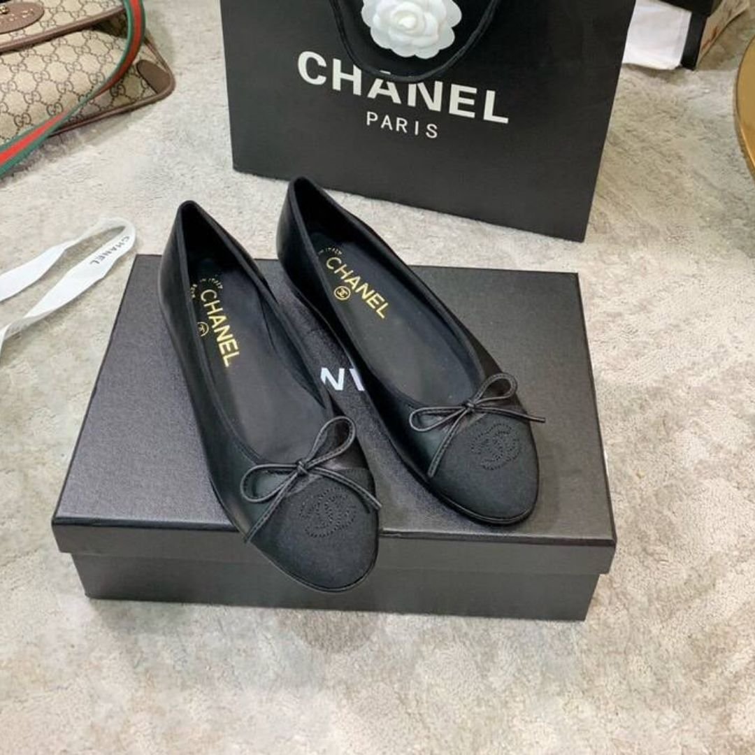 Lammfell & Grosgrain Schwarz – Bild 3