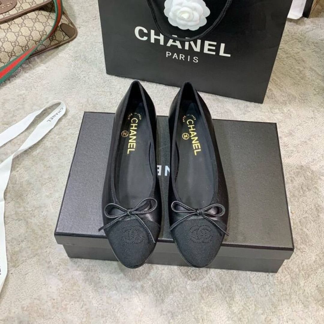 Lammfell & Grosgrain Schwarz – Bild 2