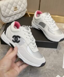 Alternative view of Sneaker Aus Wei?em Kalbsleder und Silbernem Satin