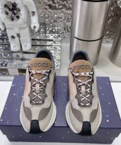 Alternative view of Run Wei?/Braun/Grau