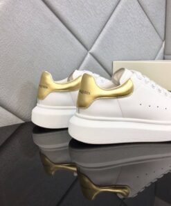 Alternative view of Oversize Wei?/Golden