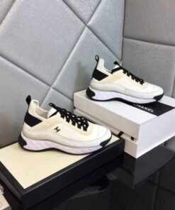 Alternative view of Sneakers Milchig