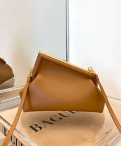 Alternative view of First Braun 26 cm