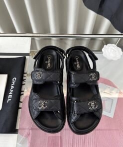 Alternative view of Schwarz mit silbernen Details