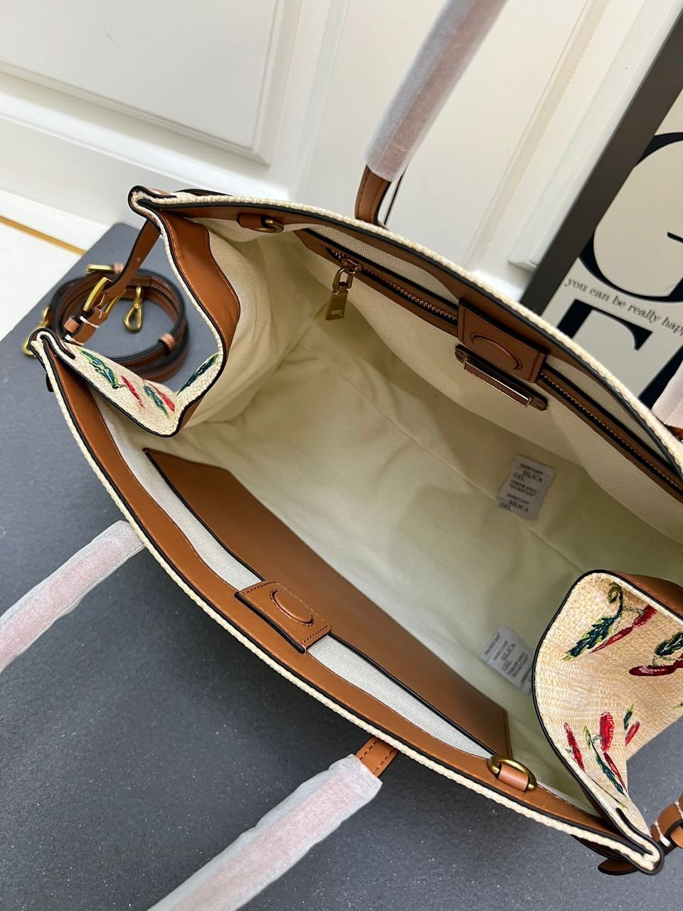 Valentino Garavani Antibes Cherryfic 35cm – Bild 6