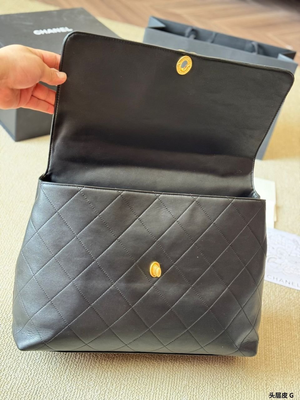 Maxi Flap Schwarz/Gold 26 cm – Bild 7